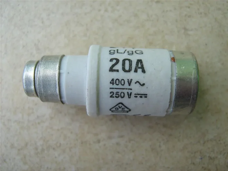 ETI POLAM Wkładka bezpiecznikowa D02 gG 20A 400V AC/250V DC E18